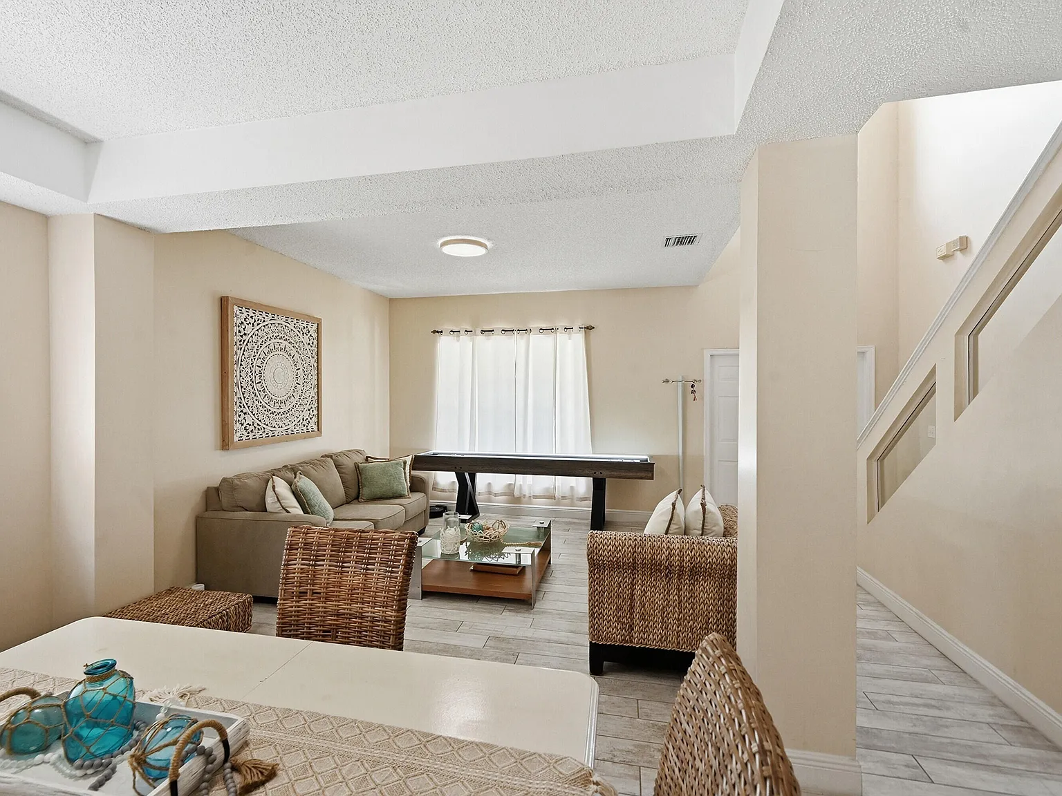 4 bed, 2.5 bath, 2490 sqft, $5,500 — Photo 4