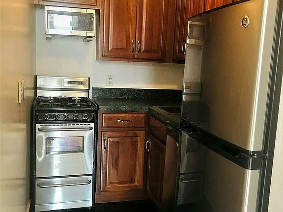 4th image of 106 W 76th St APT 4B