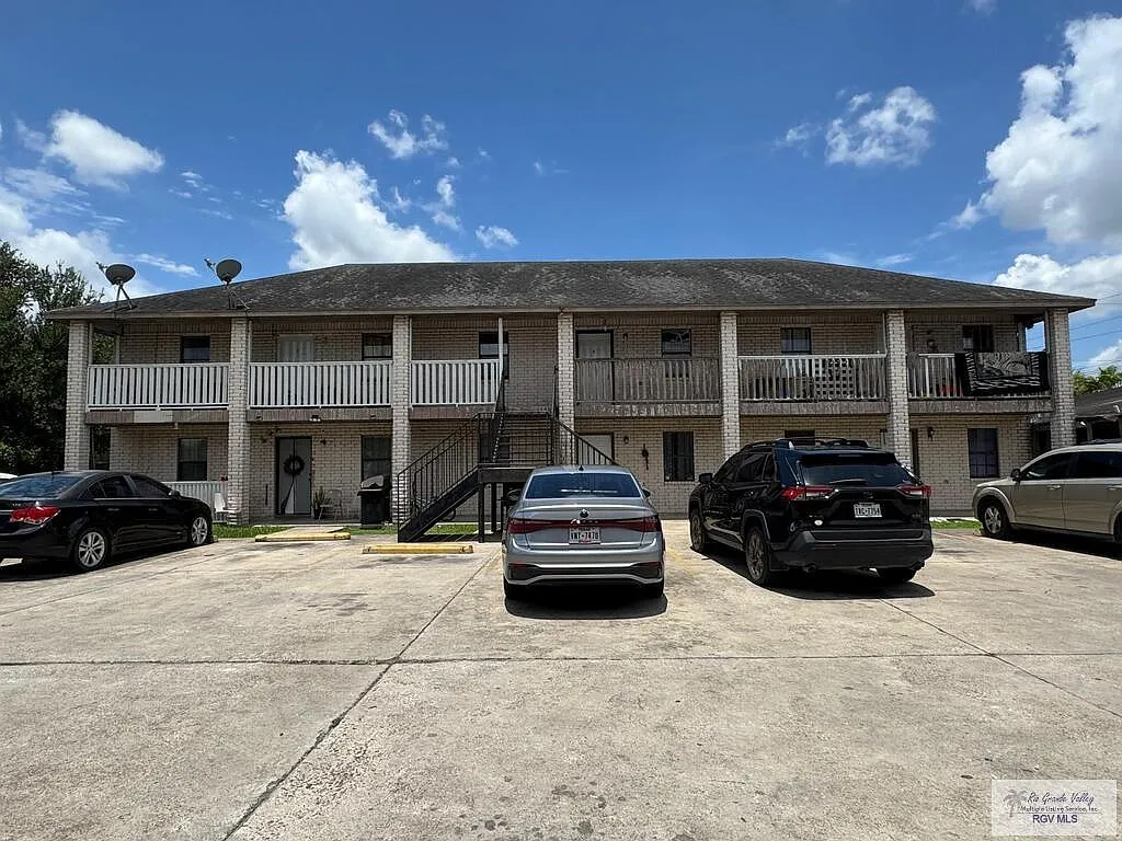 2 bed, 1.0 bath, 775 sqft, $815 — Photo 1