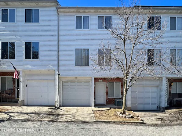 16 Amanda Ct, Staten Island, NY 10312