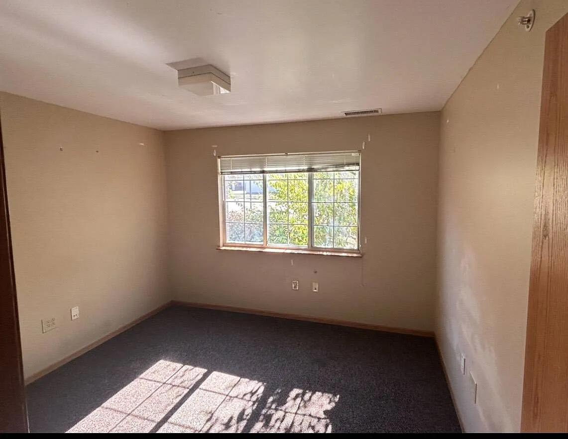 2 bed, 1.0 bath, 800 sqft, $1,200 — Photo 3