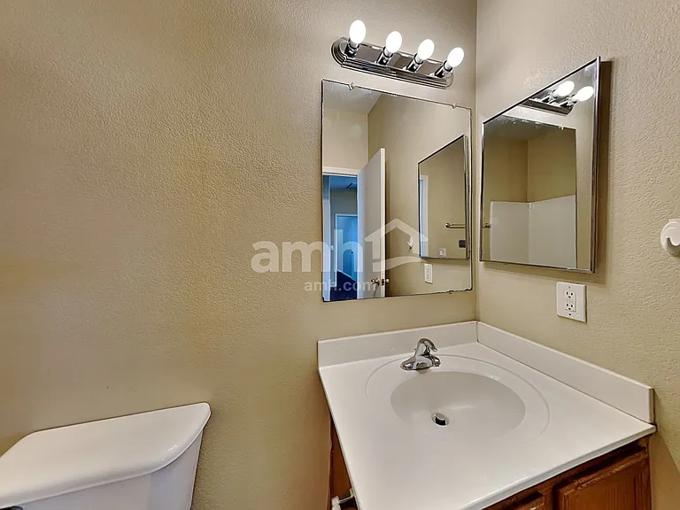 13240 W Watson Ln — Photo 17