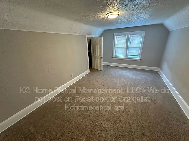 3016 E 32nd St — Photo 26