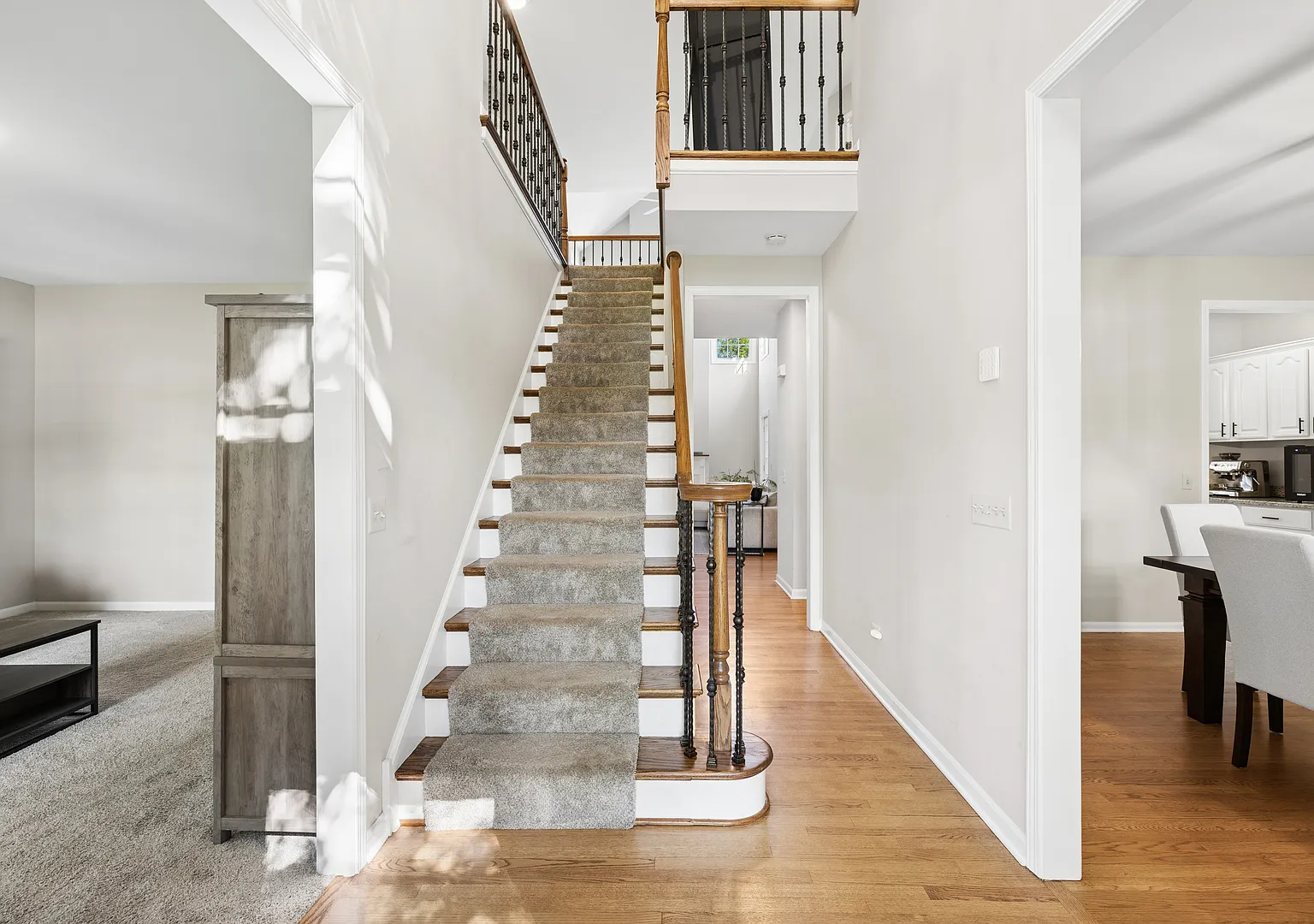 5 bed, 5.0 bath, 4643 sqft, $4,900 — Photo 3