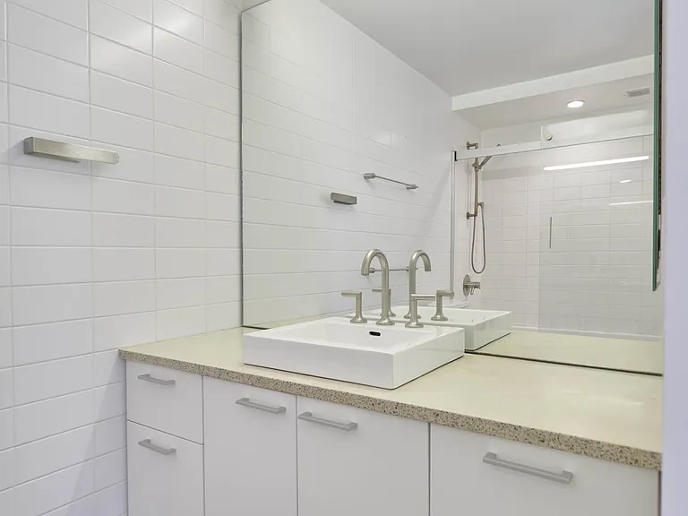 200 E 11th St #Penthouse 1 — Photo 14