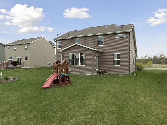 5th image of 1358 Interlaken Pkwy N