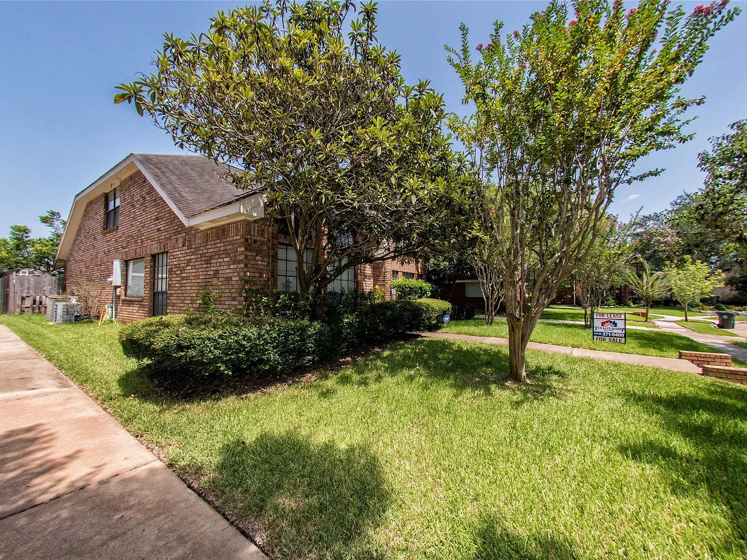 3 bed, 2.5 bath, 2992 sqft, $2,495 — Photo 2
