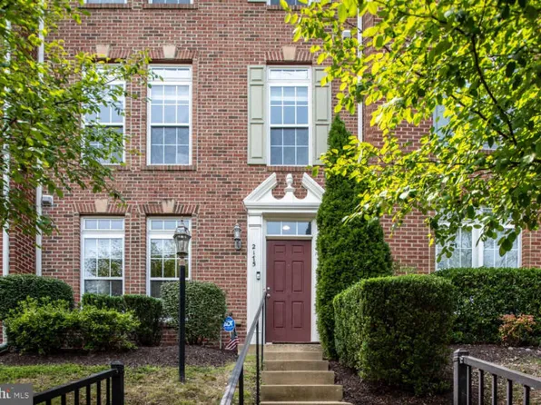 2175 Potomac Club Pkwy #11, Woodbridge, VA 22191