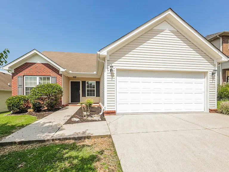 305 Sarna Dr — Photo 1