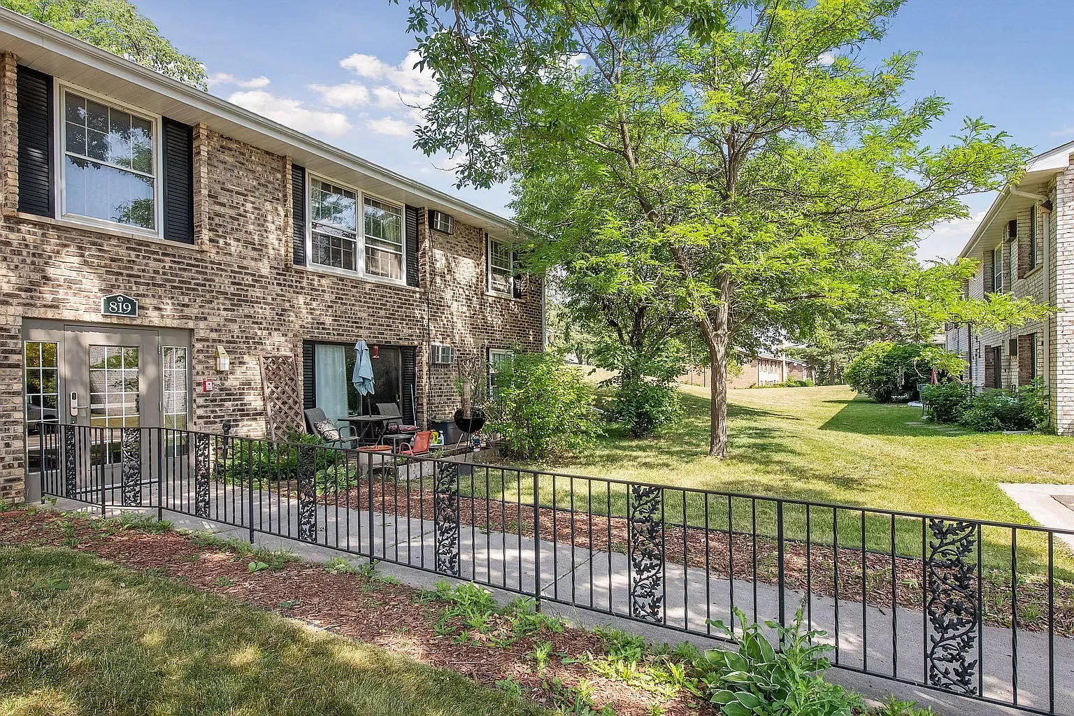 2 bed, 938 sqft, $1,500 — Photo 2