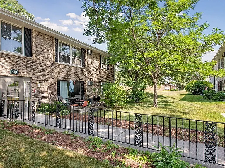 819 Smetana Rd #7 — Photo 2