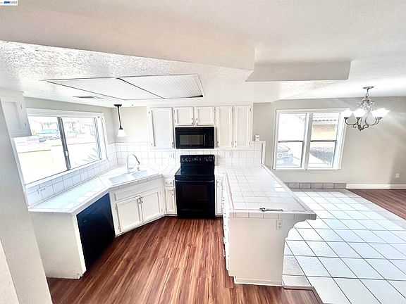 3rd image of 3148 Andre Ln