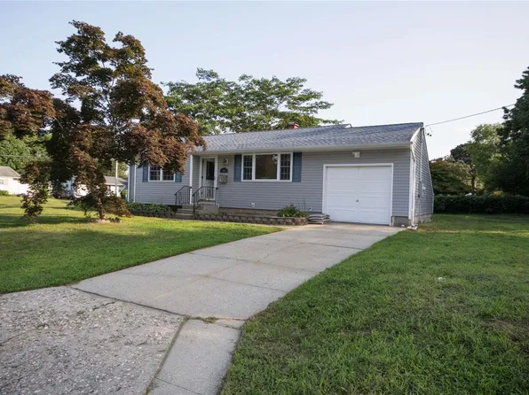 249 Sugarwood Lane, Central Islip, NY 11722