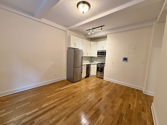 2nd image of 350 W 55th St APT Gr2