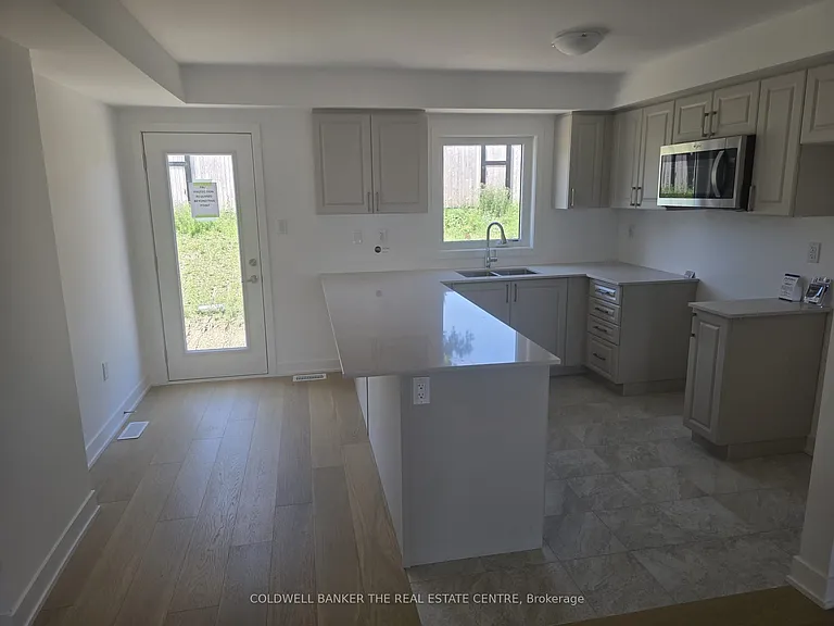 47 Flan Blvd — Photo 5