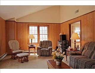 5th image of 12 Red Coat Ln