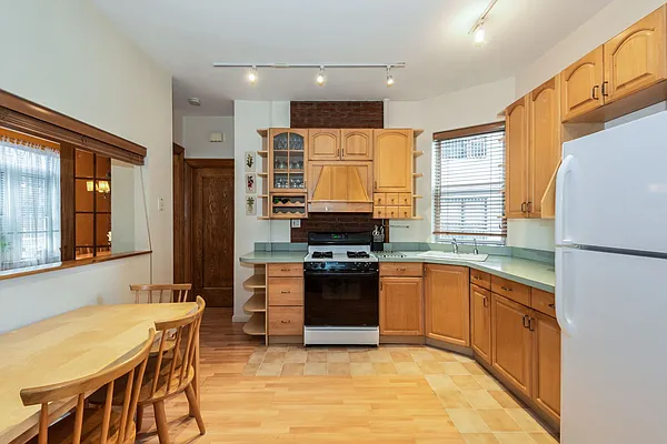 Sold by V I Properties Inc | media 20