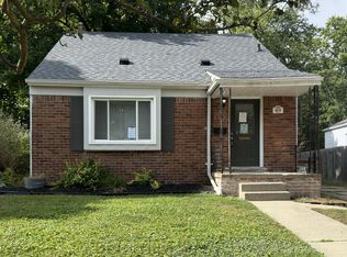 1070 Canterbury Dr, Pontiac, MI 48341