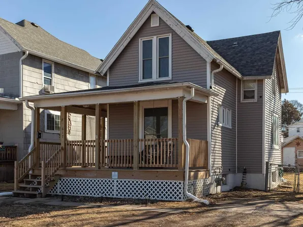 617 7th Ave S, Clinton, IA 52732