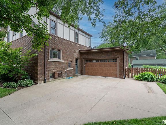 3rd image of 2406 Leclaire St