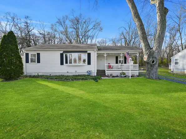 5613 Meadow Hill Ln, McHenry, IL 60051