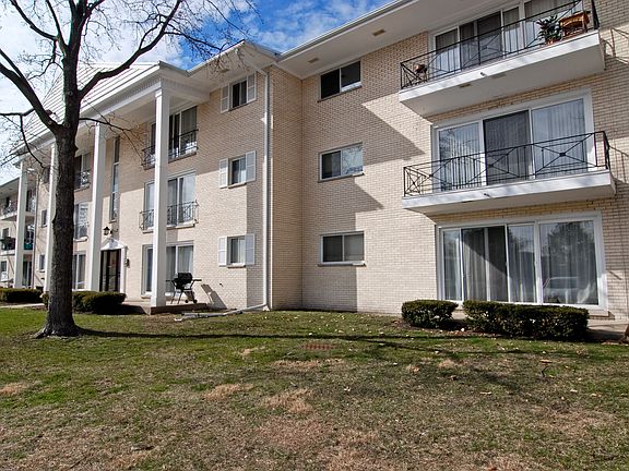 5th image of 10118 Old Orchard Ct Unit 204