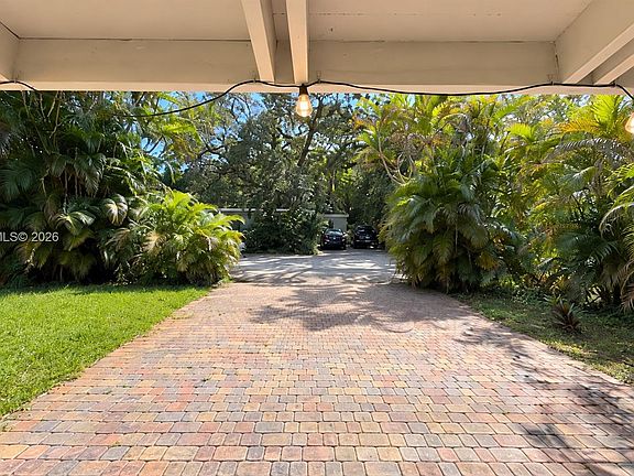 5th image of 1705 SW 13th Ct