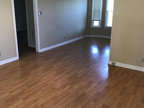 4th image of 581 Garnet Dr