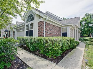 1936 N Dunhill Ct, Arlington Heights, IL 60004