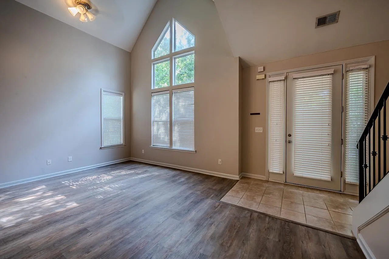 3 bed, 2.5 bath, 1541 sqft, $2,290 — Photo 4