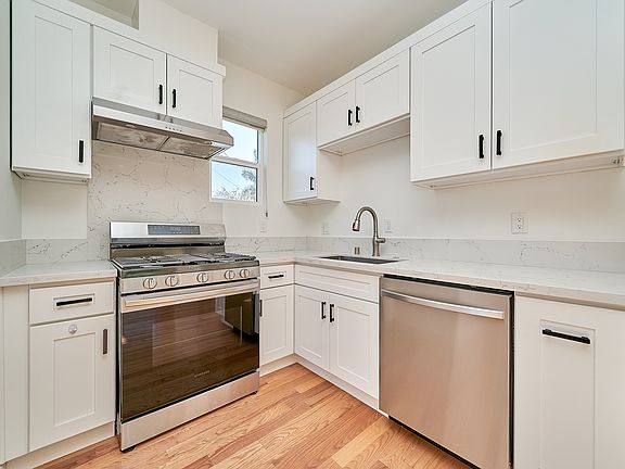 5th image of 2764 Sanborn Ave
