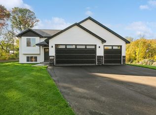 26555 Frontier Ave, Wyoming, MN 55092