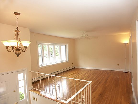 BEAUTIFUL LIVING ROOM