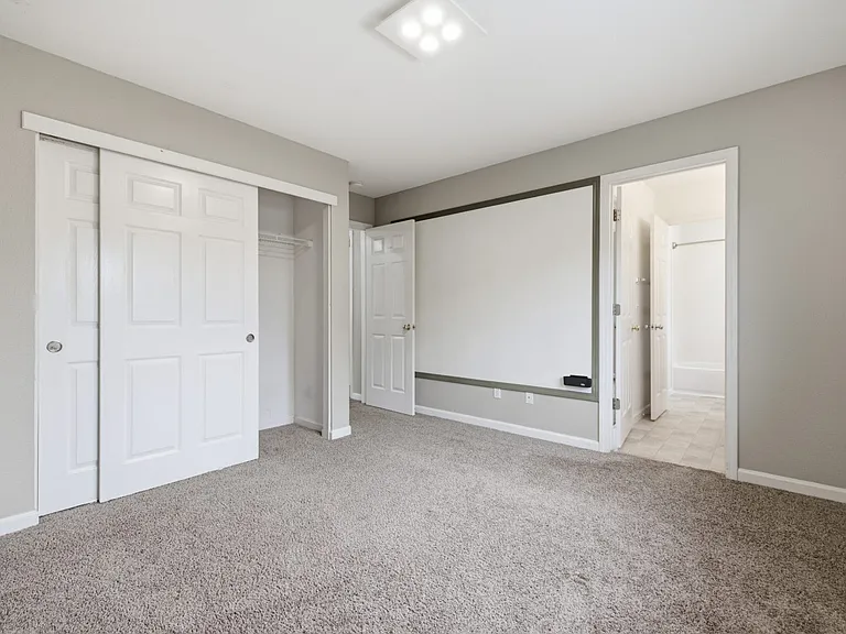 722 Summer Ln — Photo 17