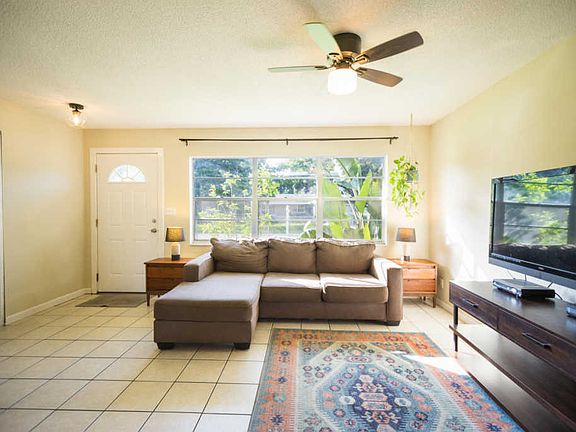 3rd image of 601 Center Ln
