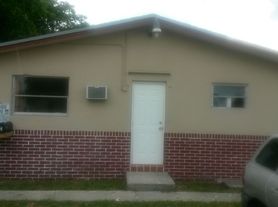 6110 SW 27th St, Hollywood, FL