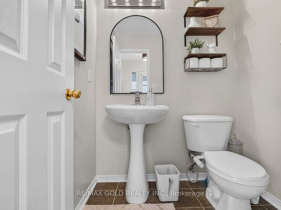 5th image of 1110 Davis Ln