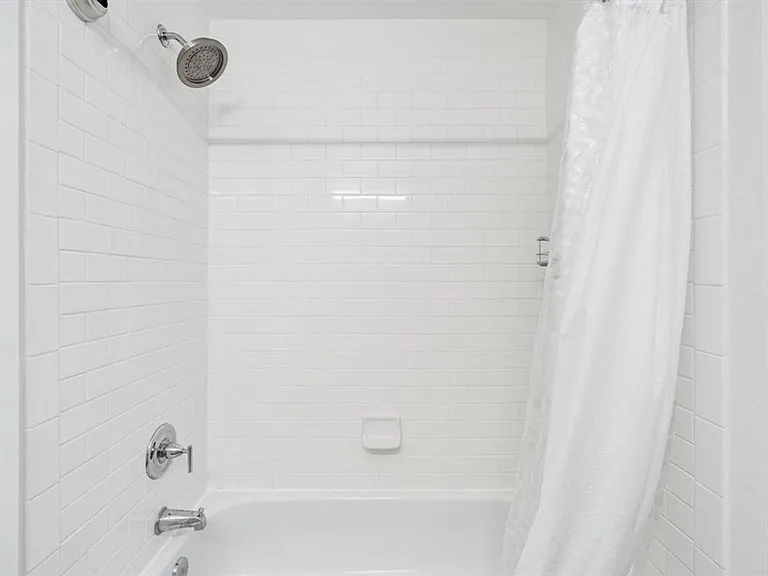 2200 Dickson Dr #218 — Photo 15