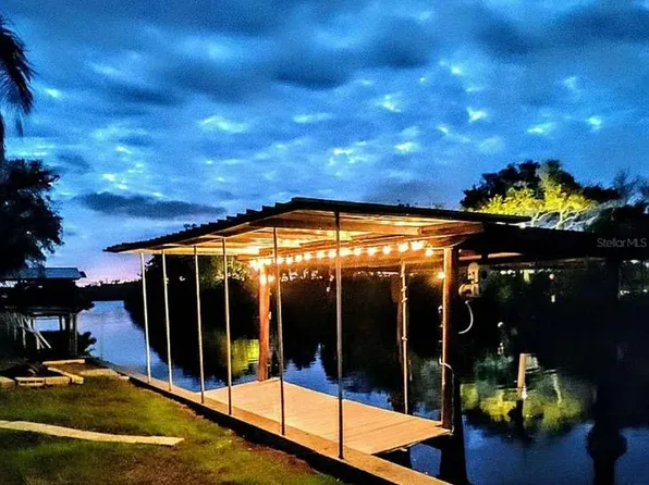 831 Riverview Ln, Tarpon Springs, FL 34689