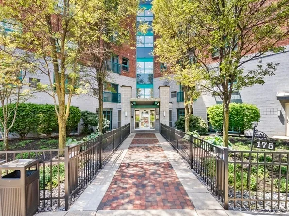 175 Cottage St APT 413, Chelsea, MA 02150