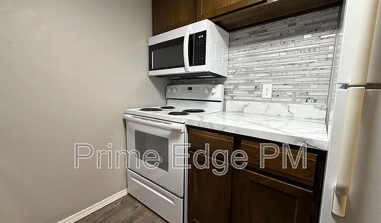 4520 Calvert St #7 — Photo 9