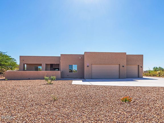 2nd image of 1033 E Cave Canyon Pl
