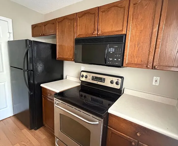 624 Emerald Cove Dr — Photo 5