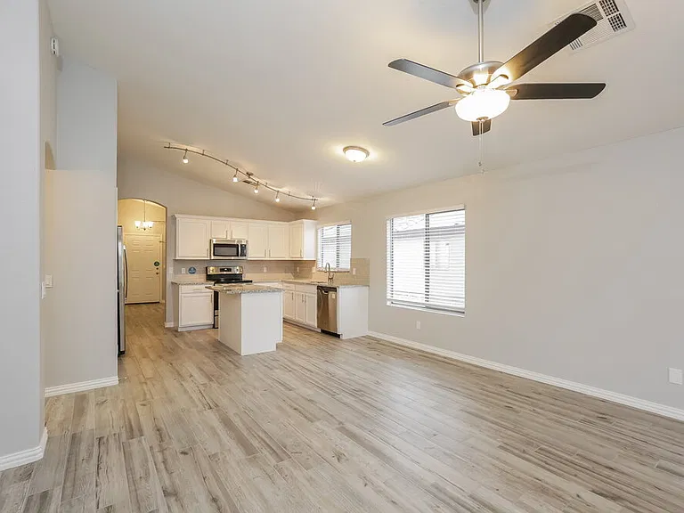 953 E Greenlee Ave — Photo 5