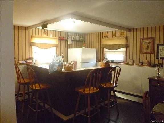 4th image of 35 Stonecrest Dr