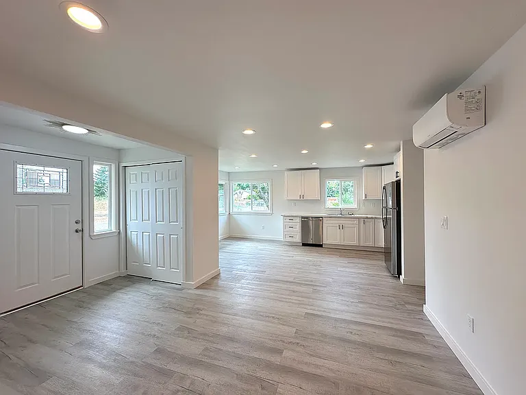 1743 SE Crawford Rd — Photo 5