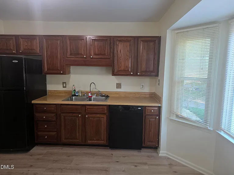 6550 Thetford Ct — Photo 12