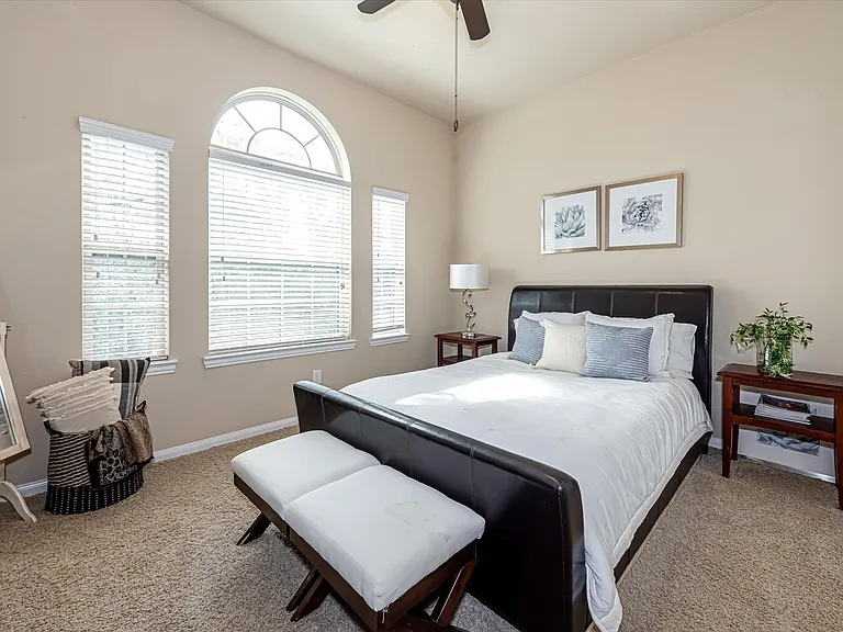 6 Camplight Ct — Photo 31