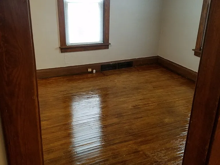 1002 Burr — Photo 3