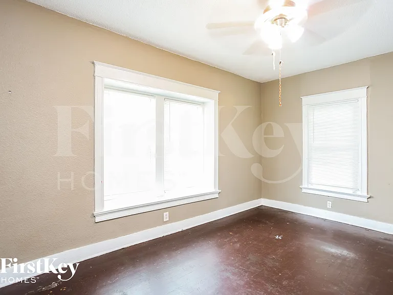 2418 Norton Ave — Photo 14